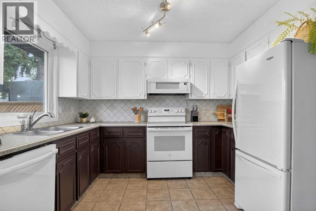 Single Family House for Sale in  Berkley Drive NW Beddington Heights Calgary 