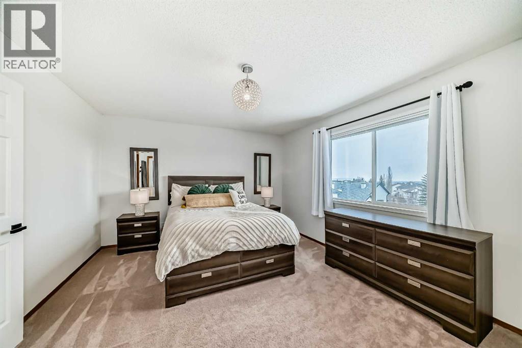 Single Family House 4 Level for Sale in  Rocky Ridge Court NW Rocky Ridge Calgary 