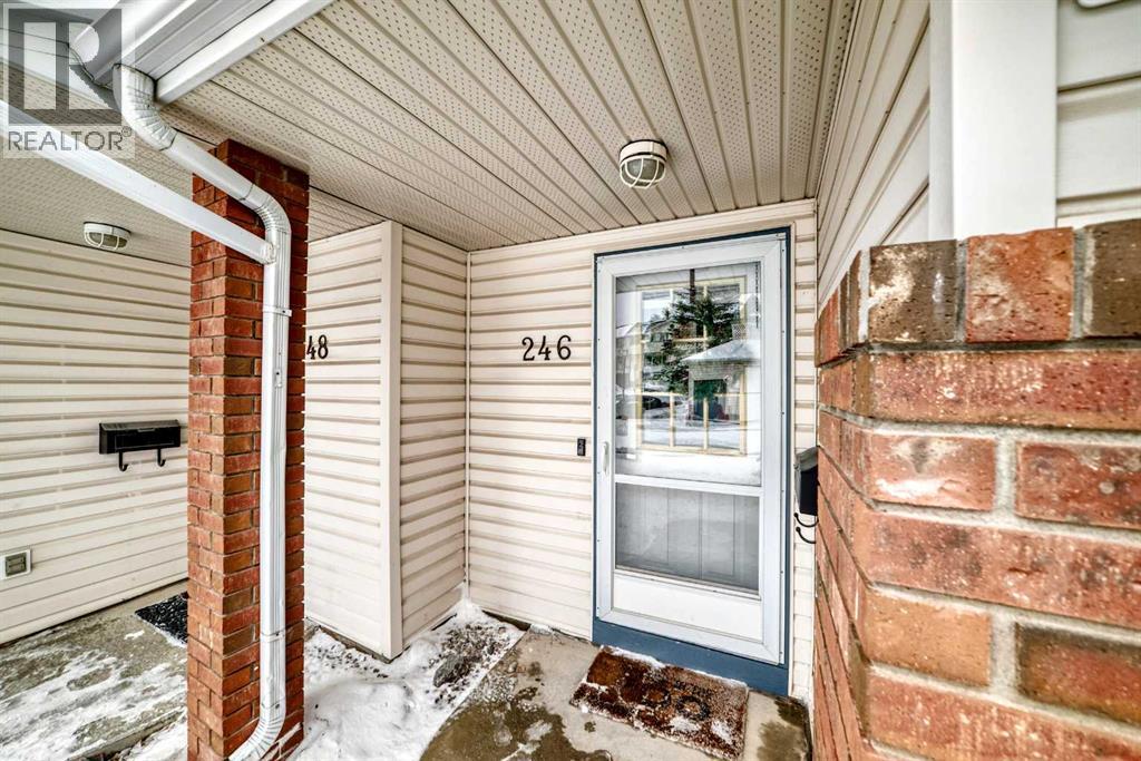 Single Family House 4 Level for Sale in  Rocky Ridge Court NW Rocky Ridge Calgary 