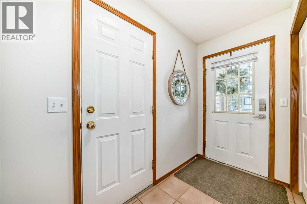 Single Family House 4 Level for Sale in  Rocky Ridge Court NW Rocky Ridge Calgary 