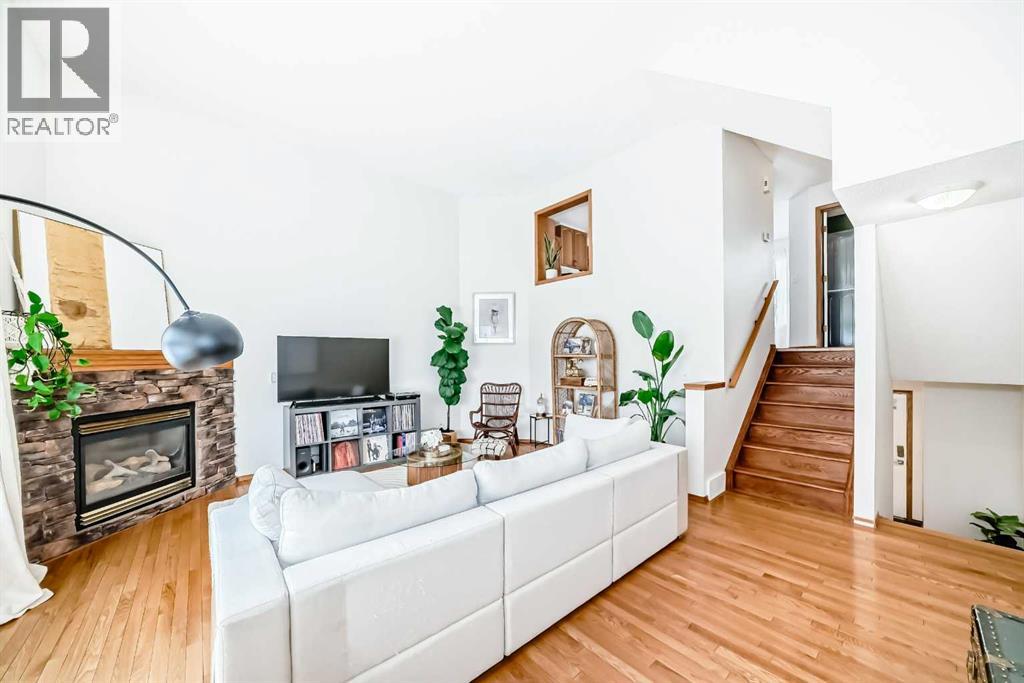 Single Family House 4 Level for Sale in  Rocky Ridge Court NW Rocky Ridge Calgary 