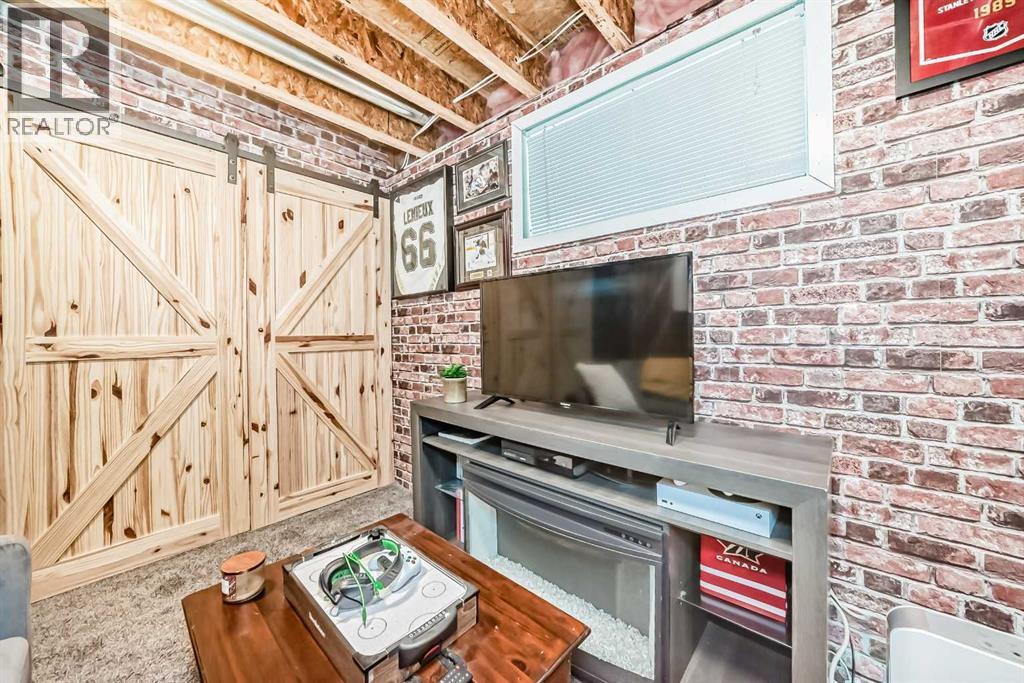 Single Family House 4 Level for Sale in  Rocky Ridge Court NW Rocky Ridge Calgary 