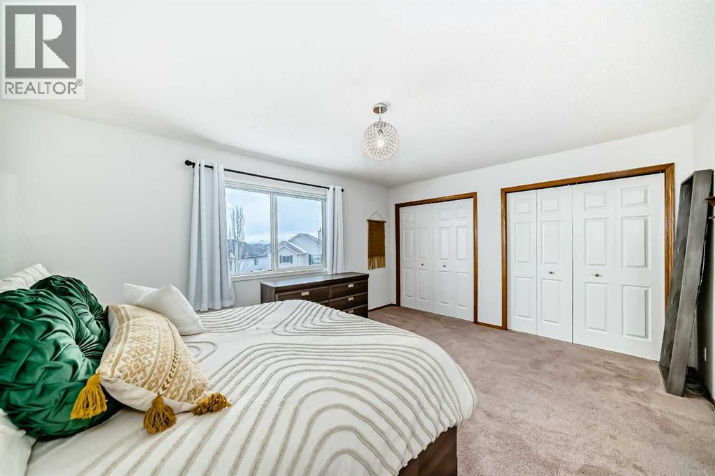 Single Family House 4 Level for Sale in  Rocky Ridge Court NW Rocky Ridge Calgary 