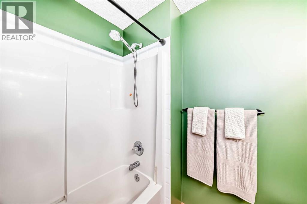 Single Family House 4 Level for Sale in  Rocky Ridge Court NW Rocky Ridge Calgary 