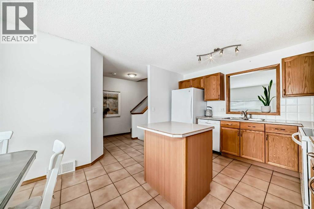 Single Family House 4 Level for Sale in  Rocky Ridge Court NW Rocky Ridge Calgary 