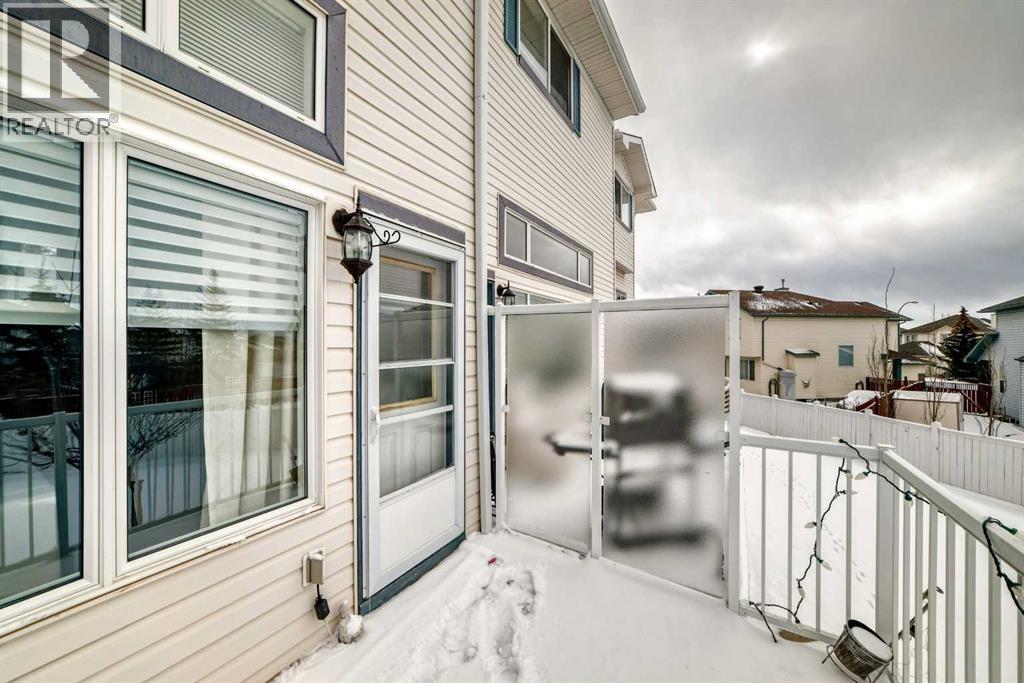 Single Family House 4 Level for Sale in  Rocky Ridge Court NW Rocky Ridge Calgary 