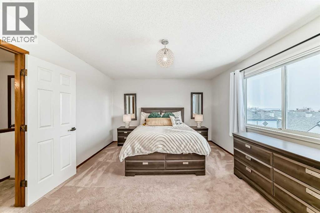 Single Family House 4 Level for Sale in  Rocky Ridge Court NW Rocky Ridge Calgary 