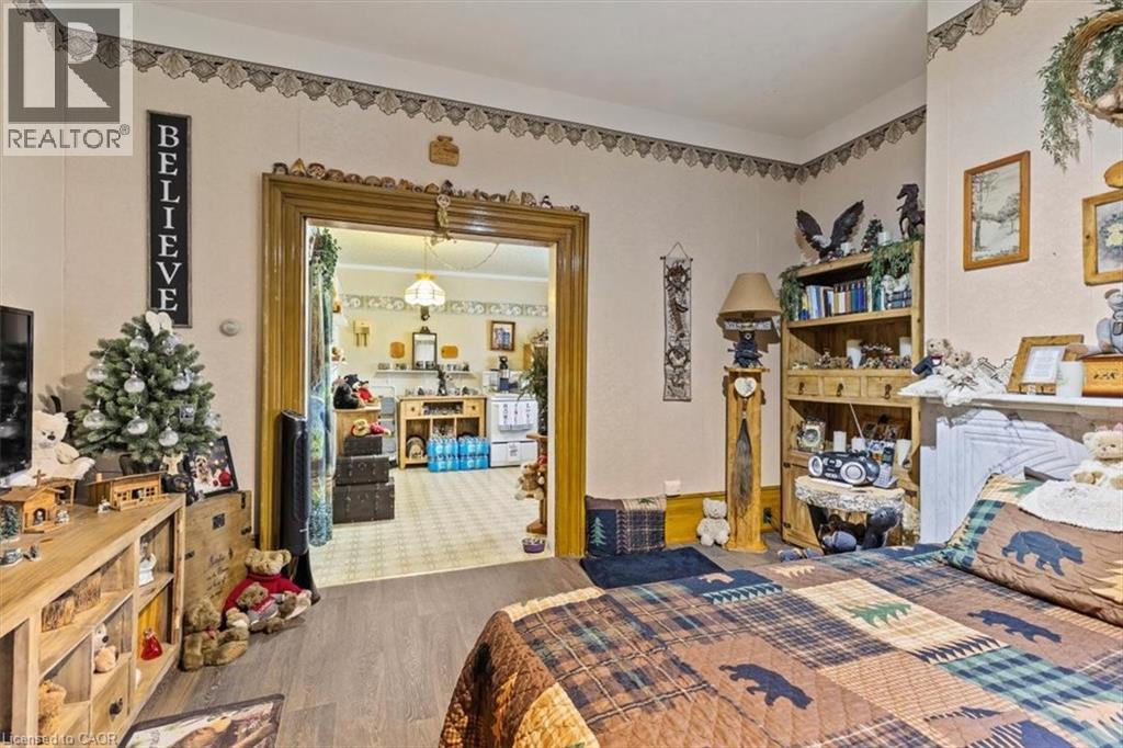 163 JOHN Street S - 11