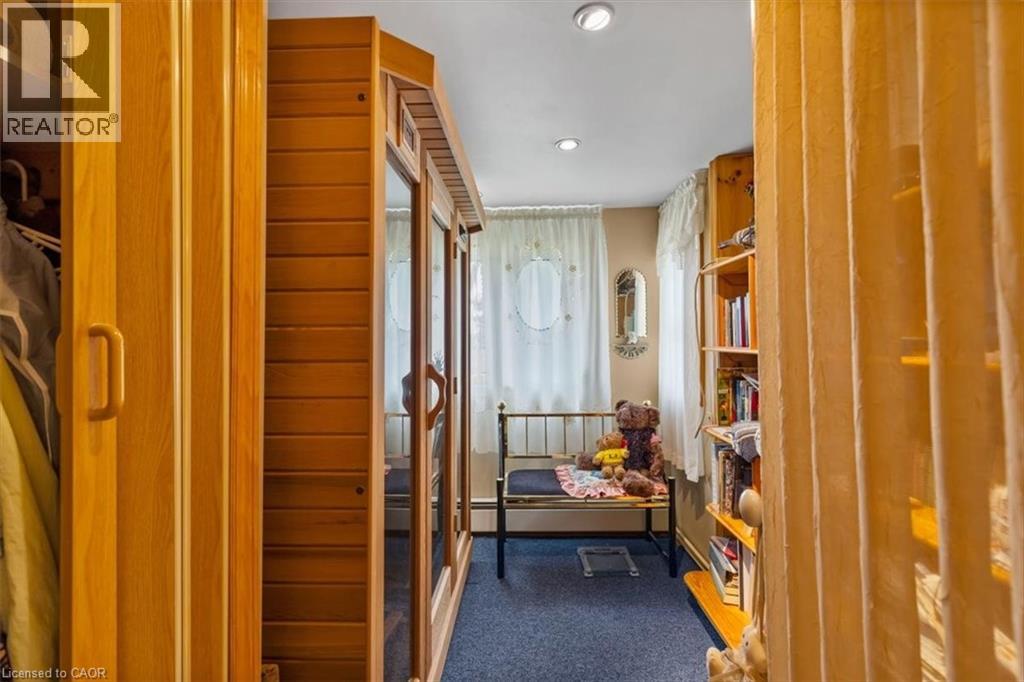 163 JOHN Street S - 28