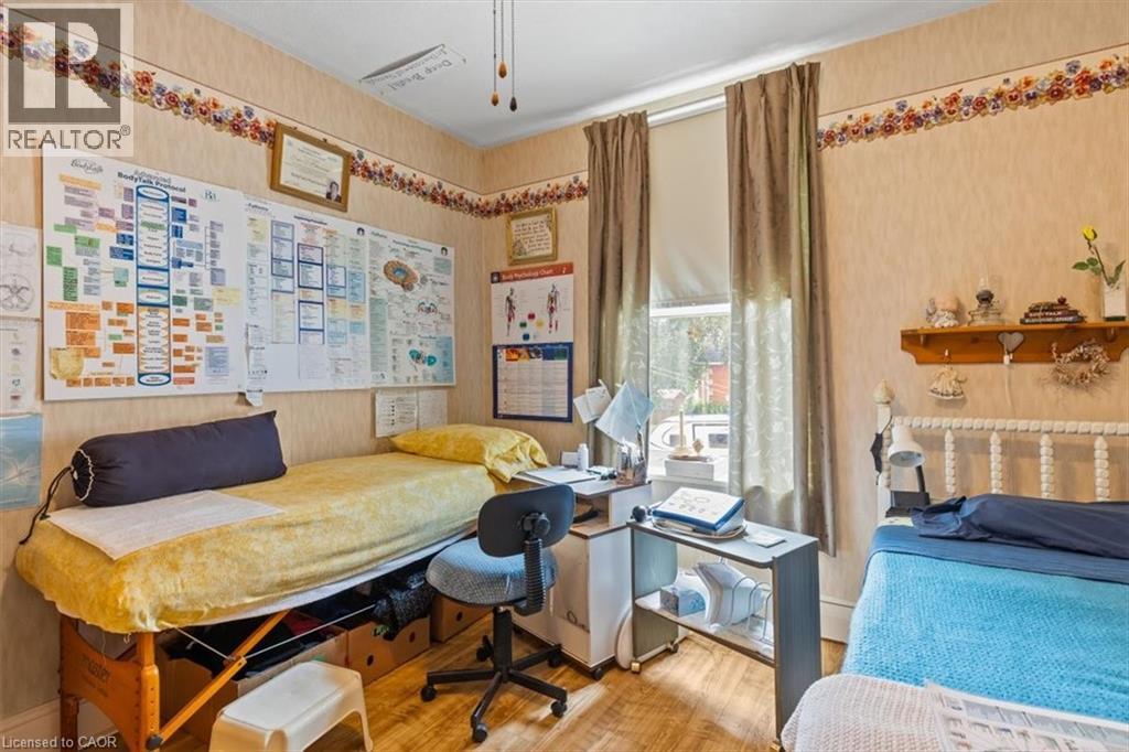 163 JOHN Street S - 22