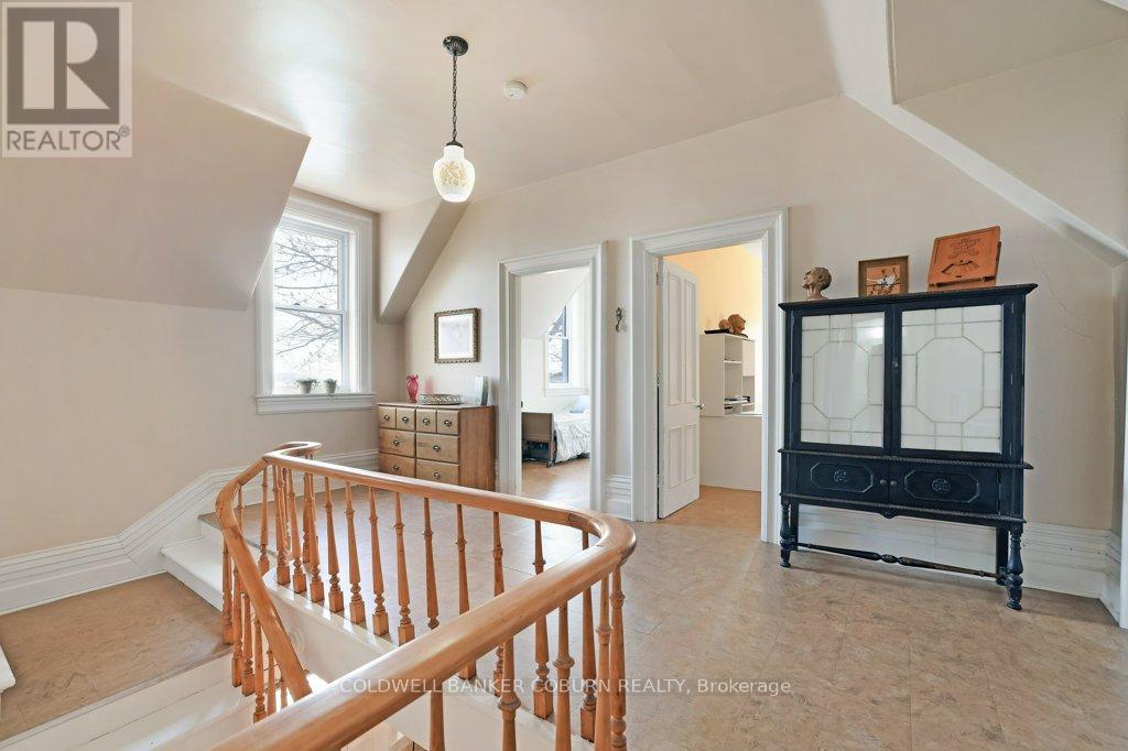 81 LAKESHORE DRIVE - Image 32
