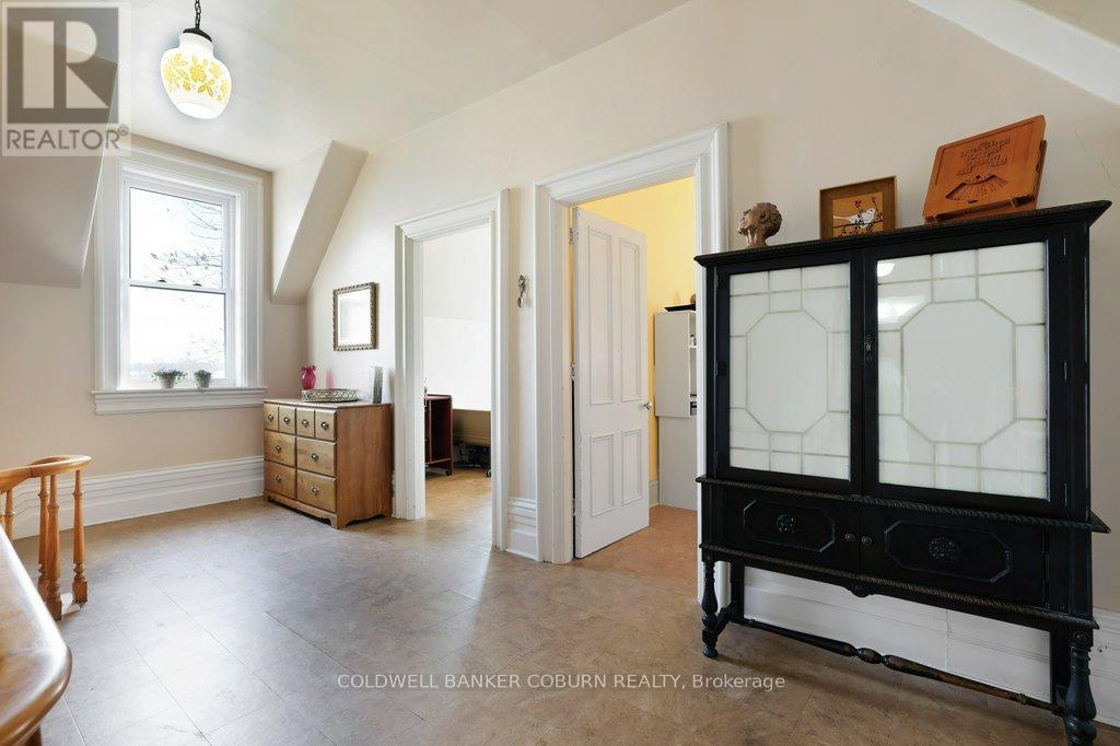 81 LAKESHORE DRIVE - Image 33