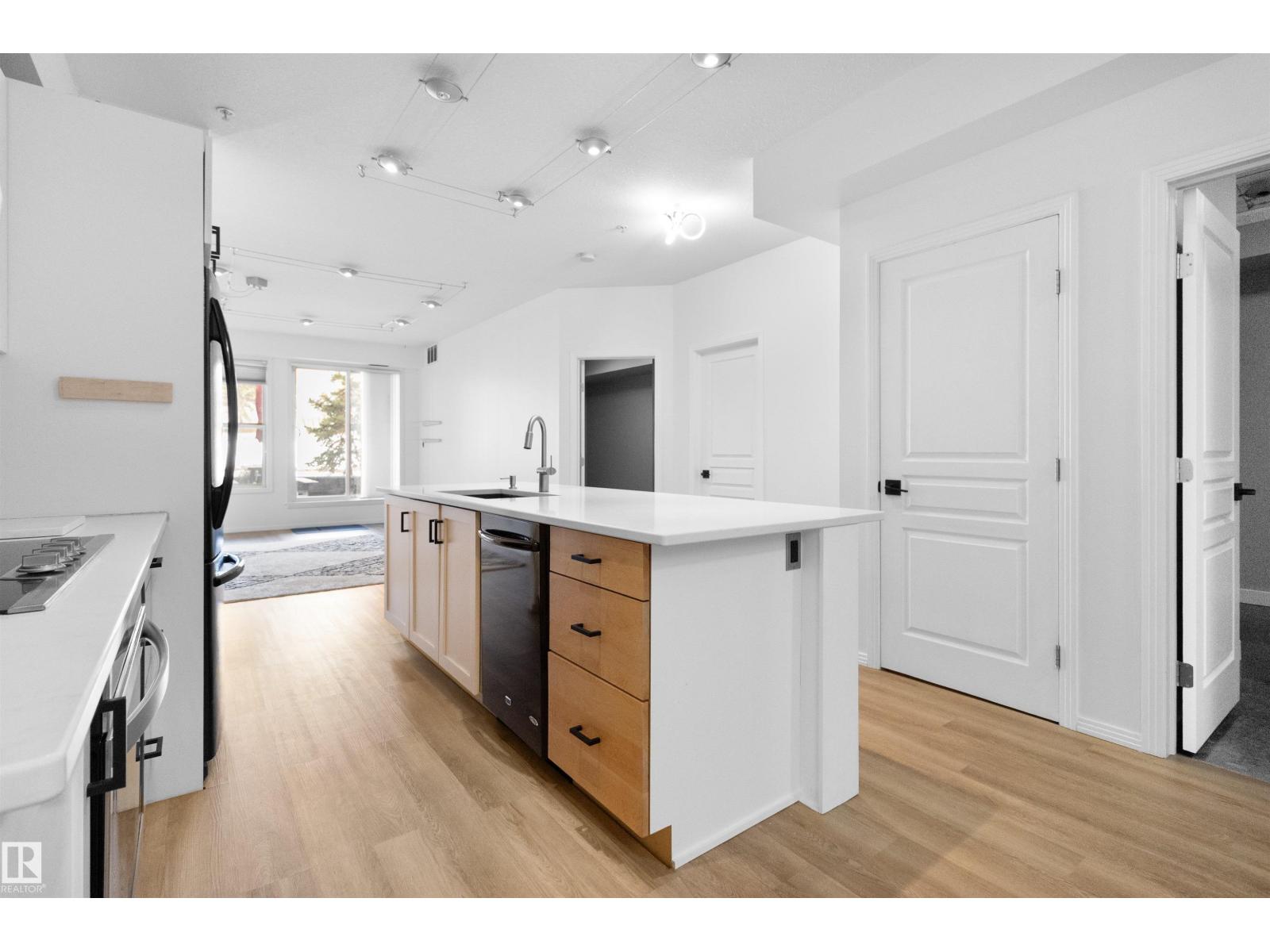 #110 9804 101 ST NW - 8