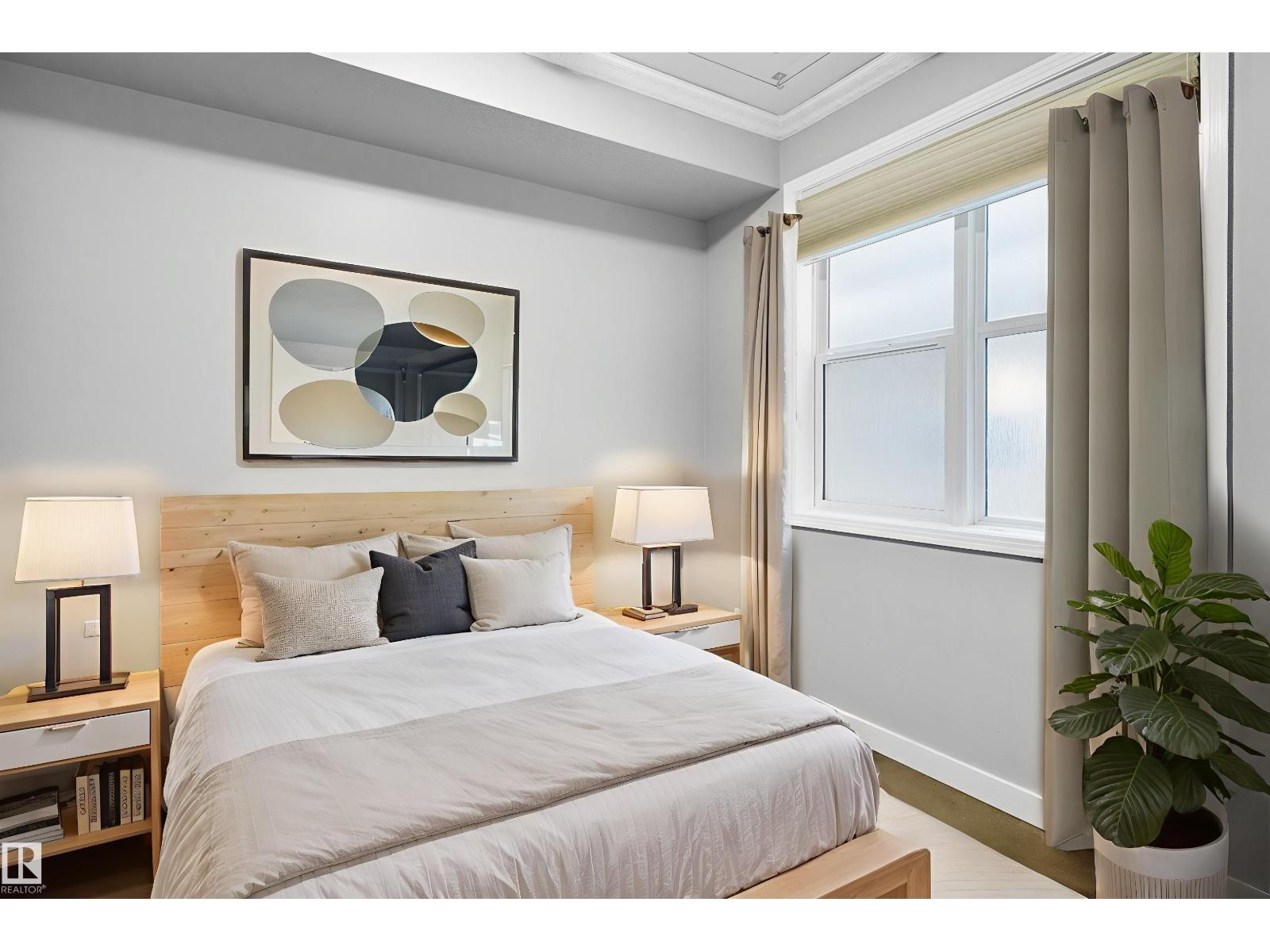 #110 9804 101 ST NW - 18