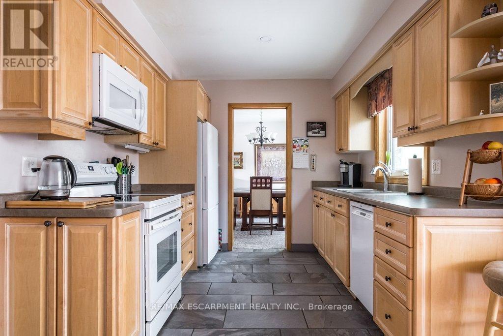 Single Family House for Sale in  CHATEAU COURT Hamilton (Mountview) 