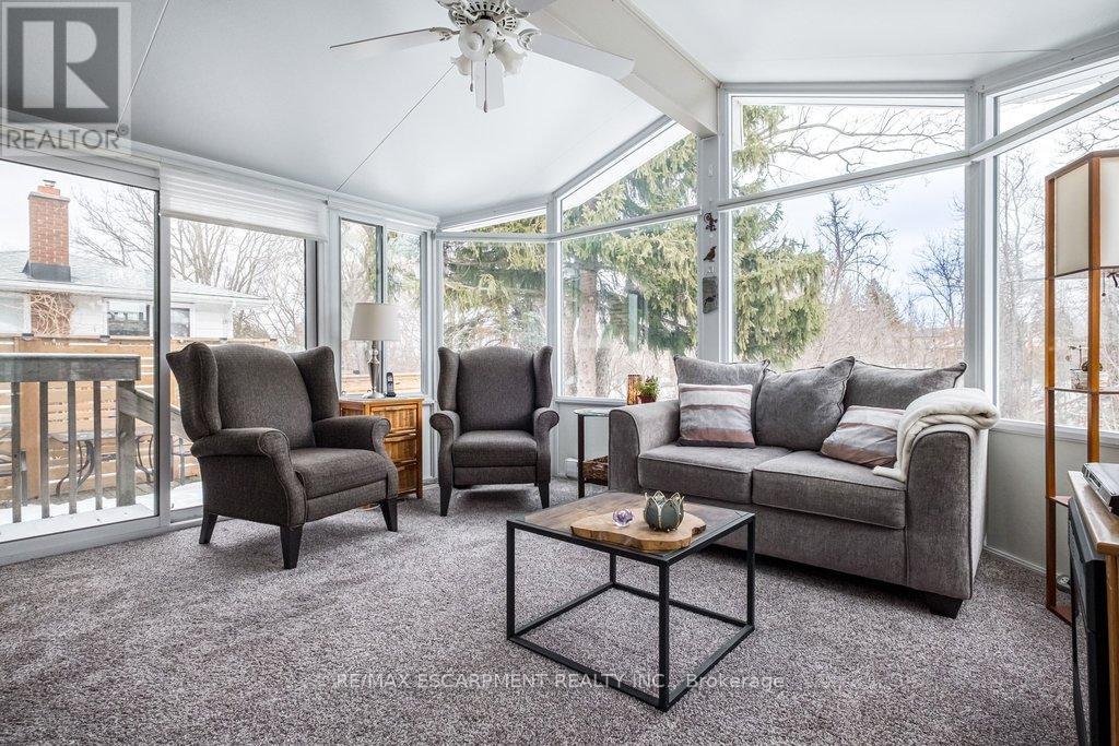 Single Family House for Sale in  CHATEAU COURT Hamilton (Mountview) 