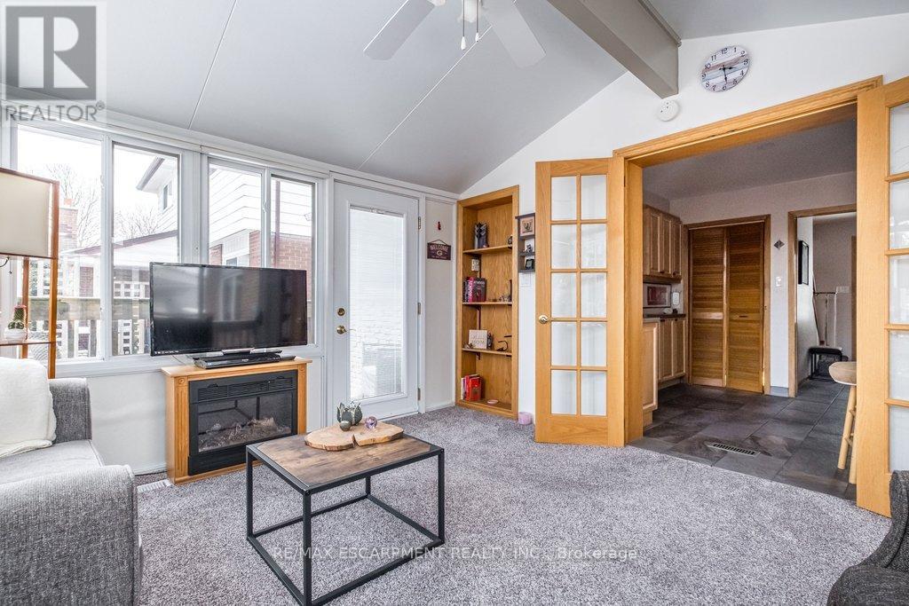 Single Family House for Sale in  CHATEAU COURT Hamilton (Mountview) 