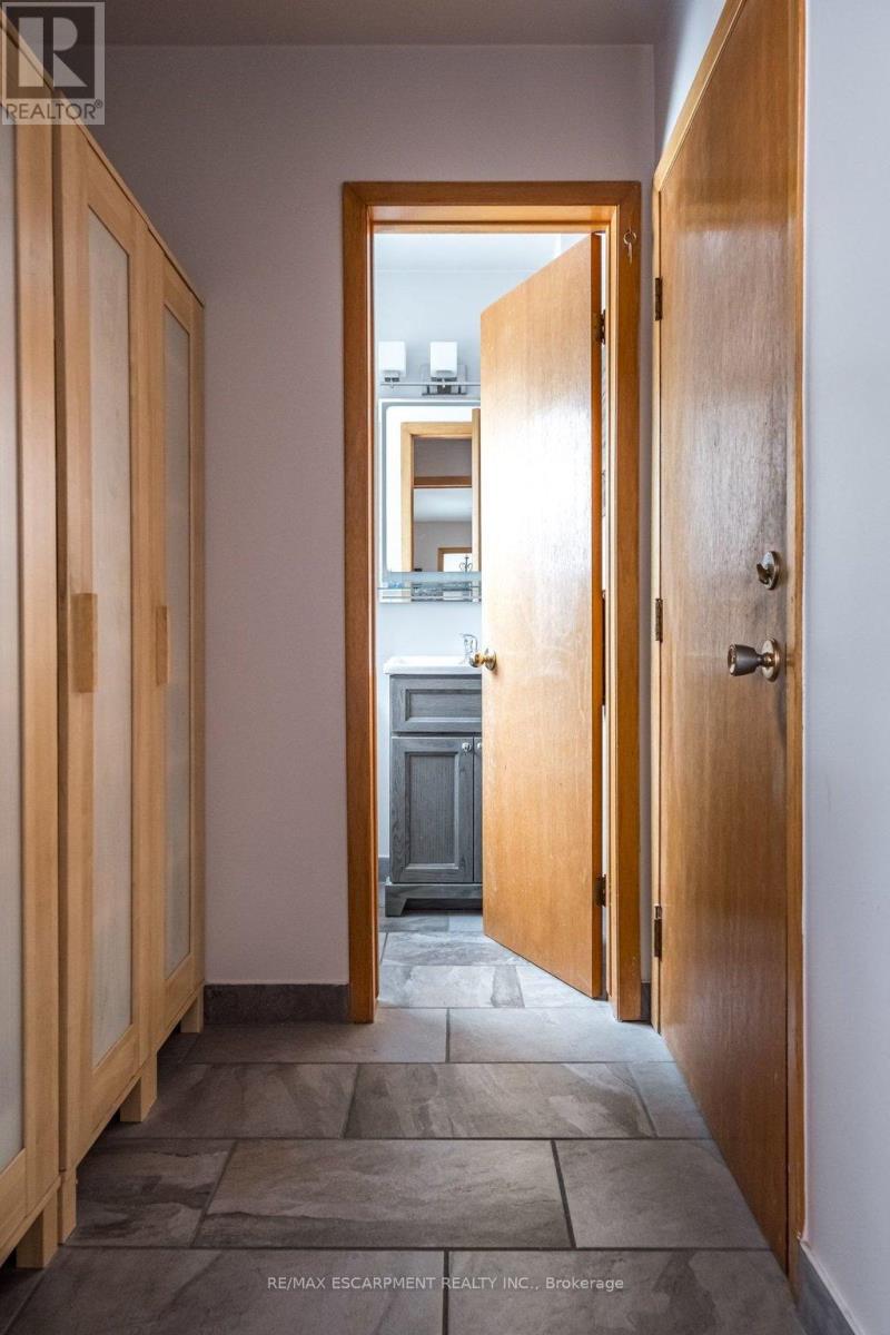 Single Family House for Sale in  CHATEAU COURT Hamilton (Mountview) 