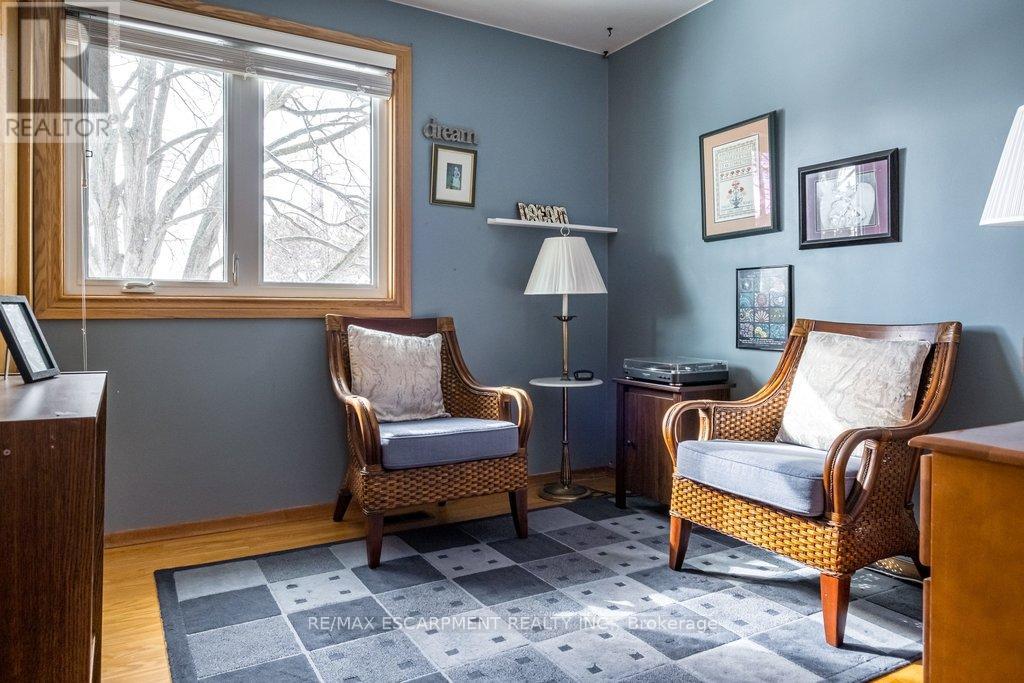 Single Family House for Sale in  CHATEAU COURT Hamilton (Mountview) 