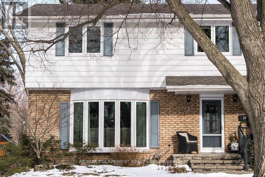 Single Family House for Sale in  CHATEAU COURT Hamilton (Mountview) 