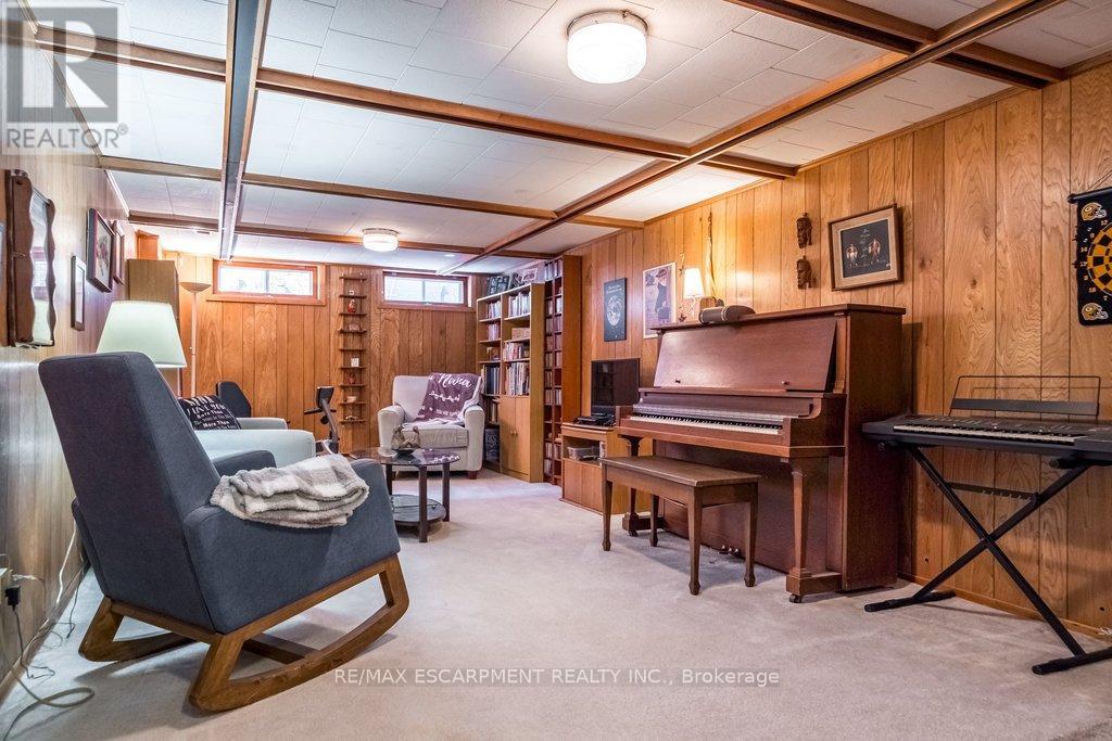 Single Family House for Sale in  CHATEAU COURT Hamilton (Mountview) 