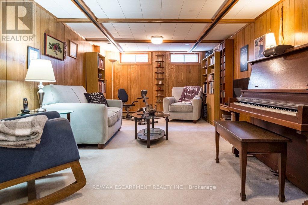 Single Family House for Sale in  CHATEAU COURT Hamilton (Mountview) 