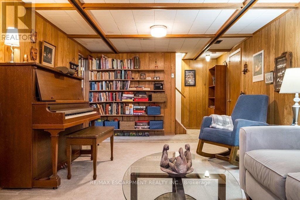 Single Family House for Sale in  CHATEAU COURT Hamilton (Mountview) 