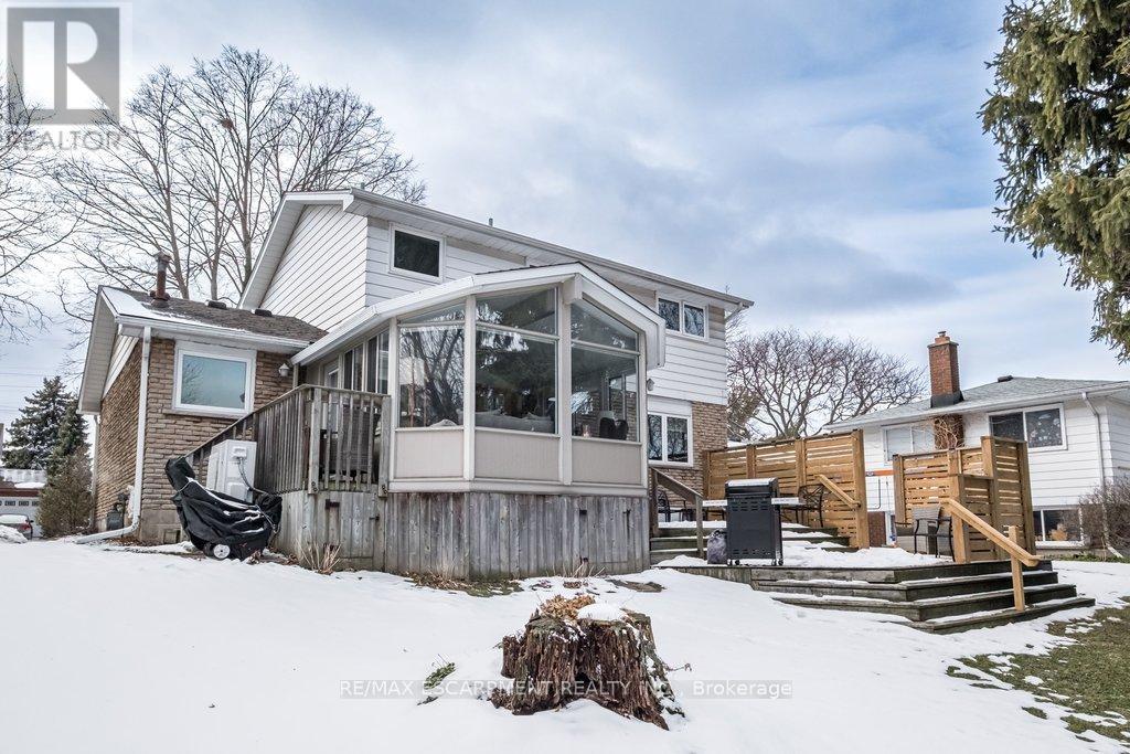 Single Family House for Sale in  CHATEAU COURT Hamilton (Mountview) 