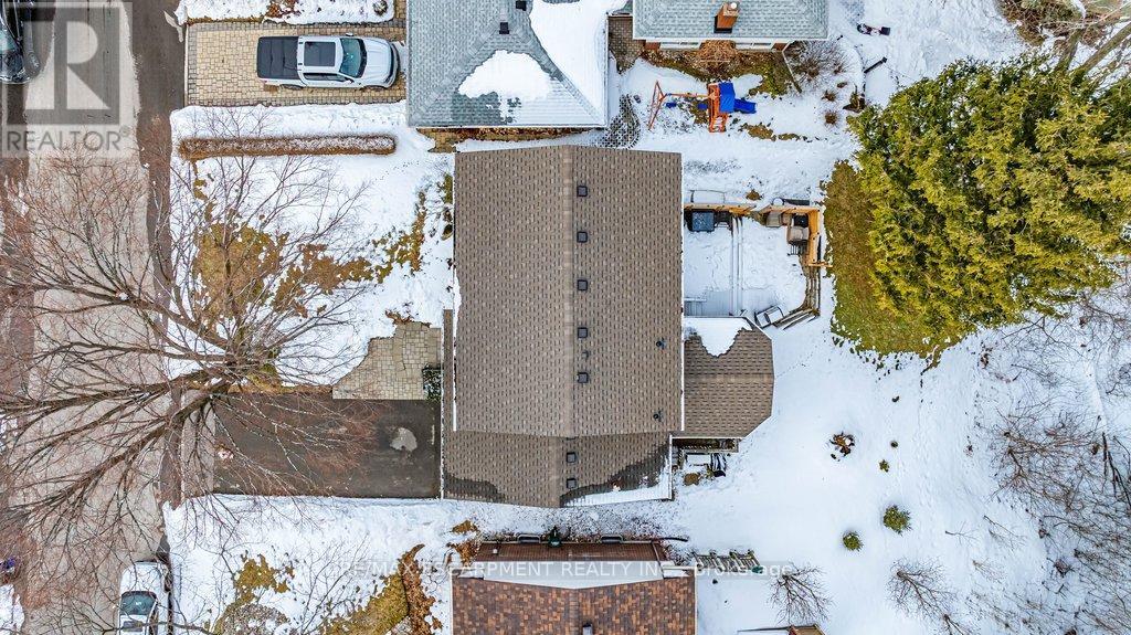 Single Family House for Sale in  CHATEAU COURT Hamilton (Mountview) 