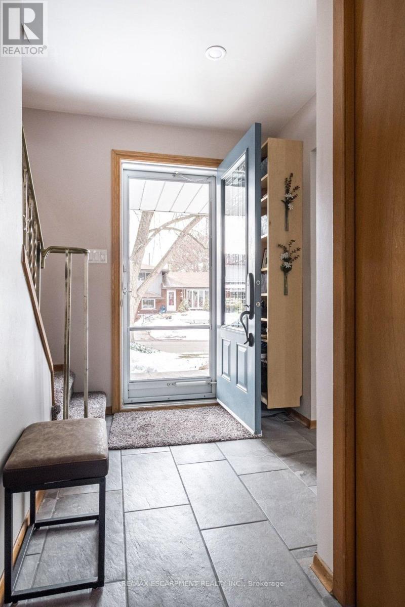 Single Family House for Sale in  CHATEAU COURT Hamilton (Mountview) 