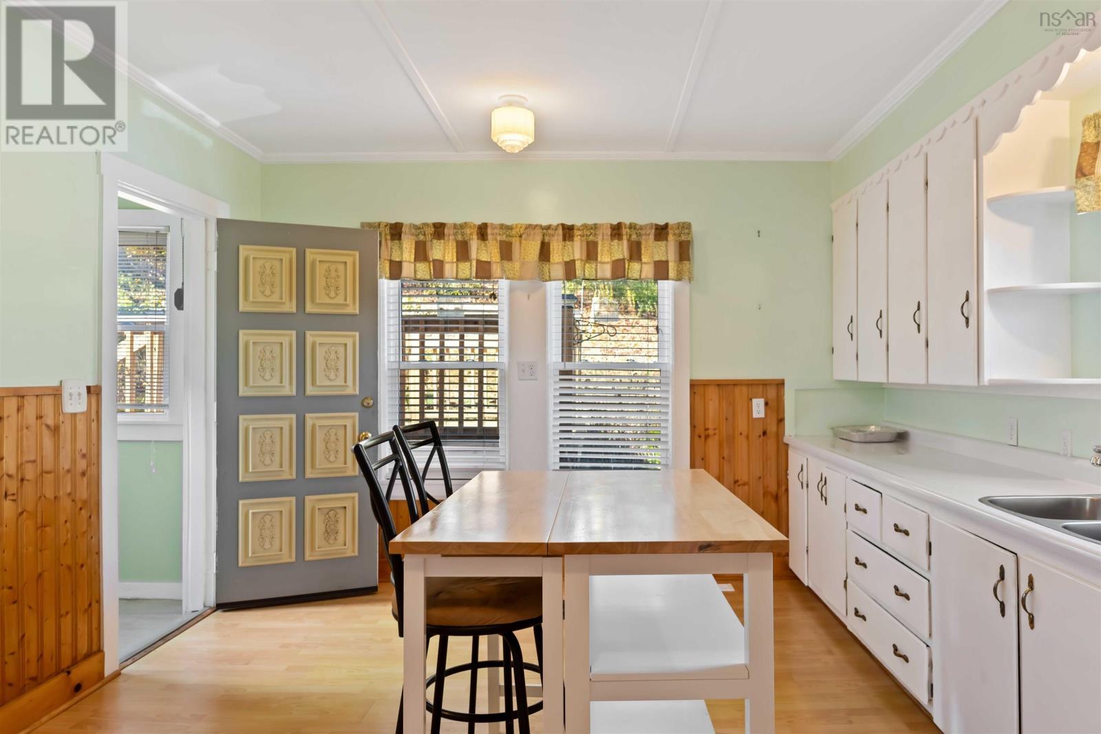 Property 32 of 50 of 191 Second Avenue