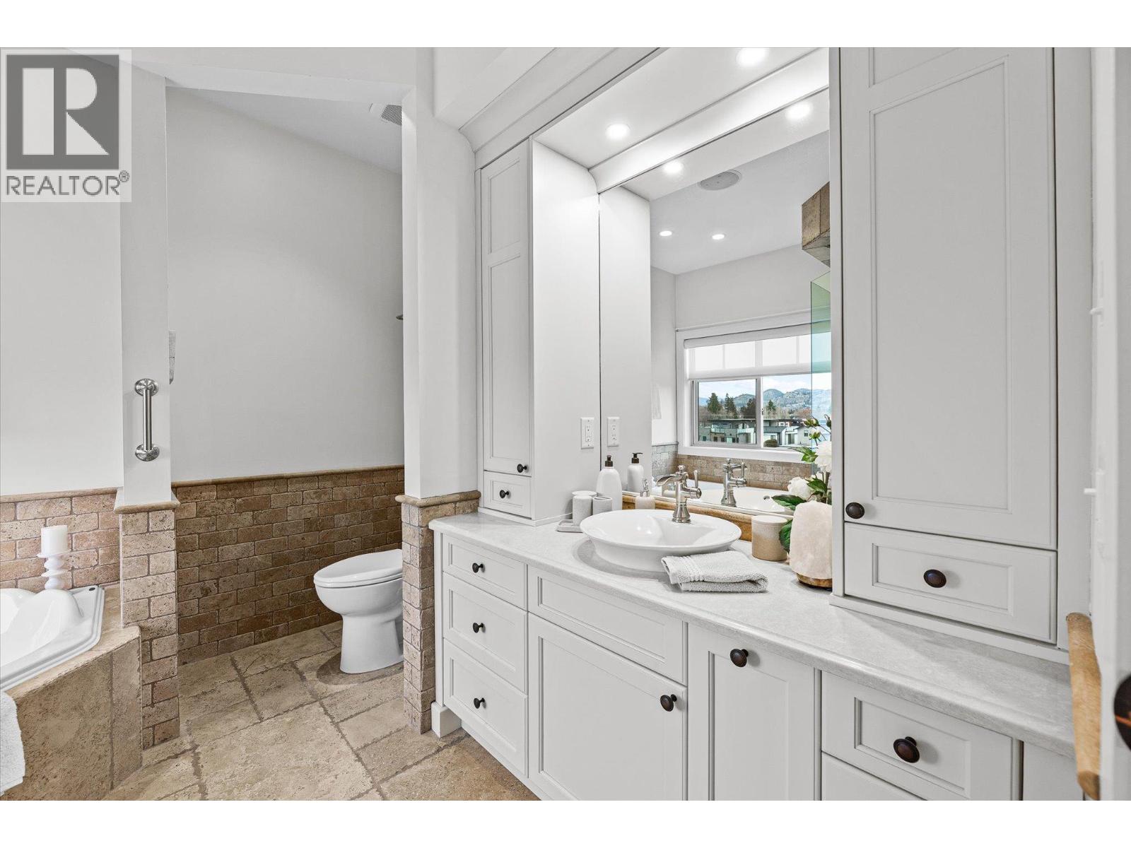 401 538 McKay Avenue, Kelowna