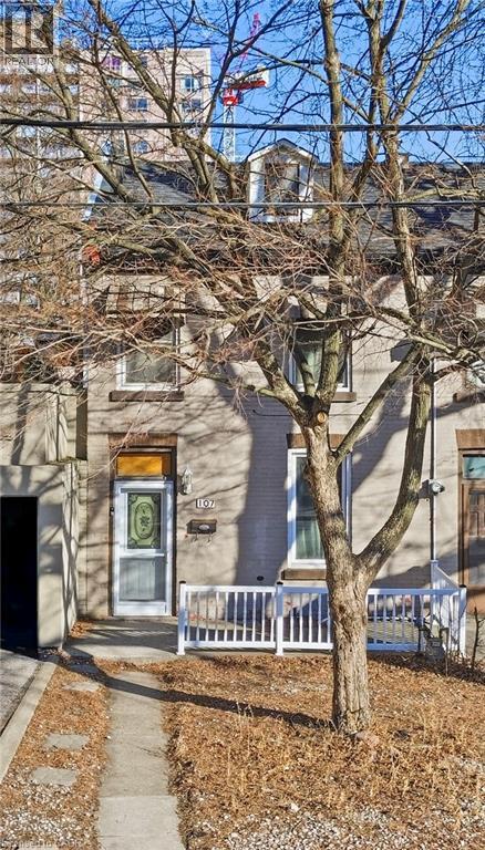 107 QUEEN Street S