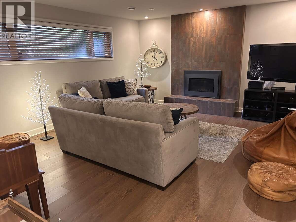 2685 BYRON ROAD, North Vancouver