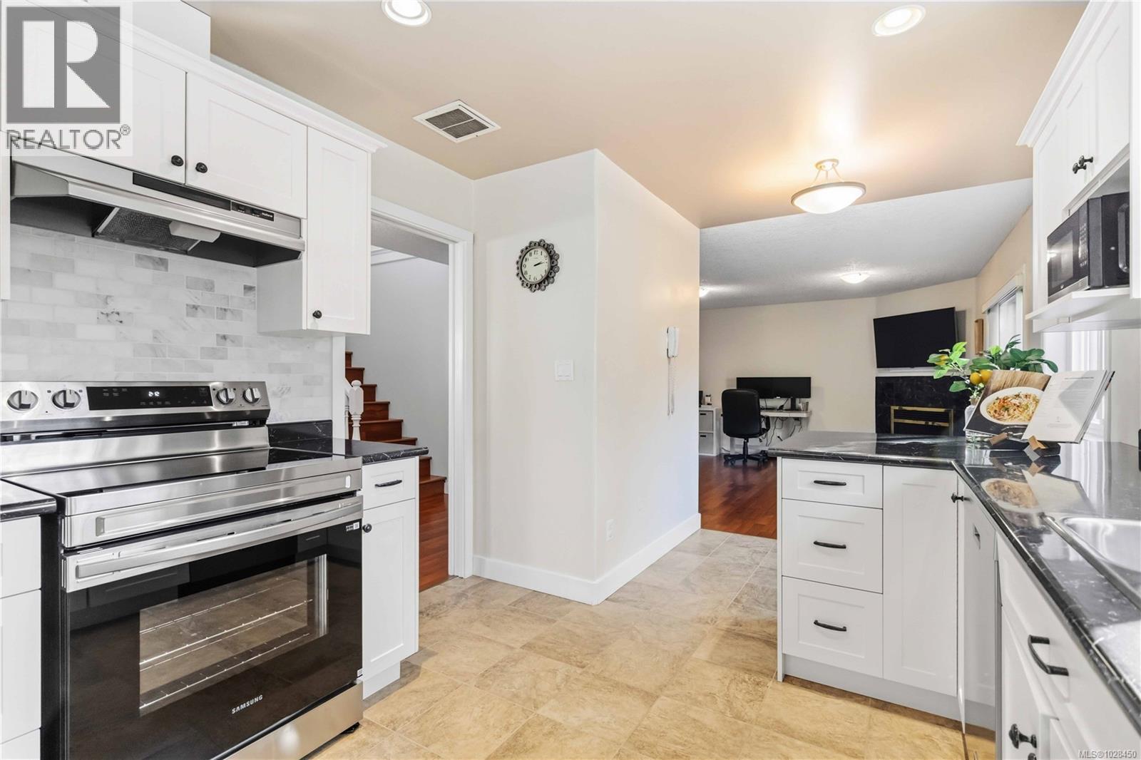 4120 AMBASSY PL - 15