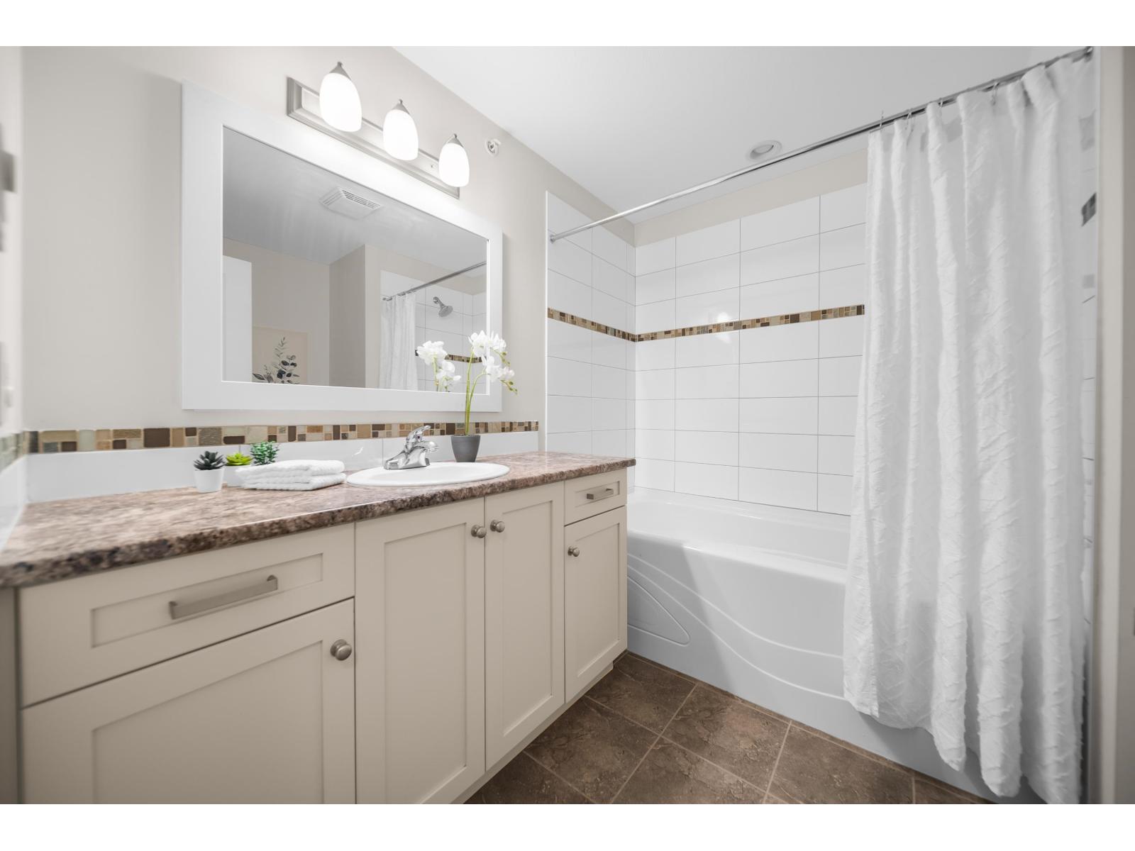 4 45290 SOOWAHLIE CRESCENT, Garrison Crossing, Chilliwack