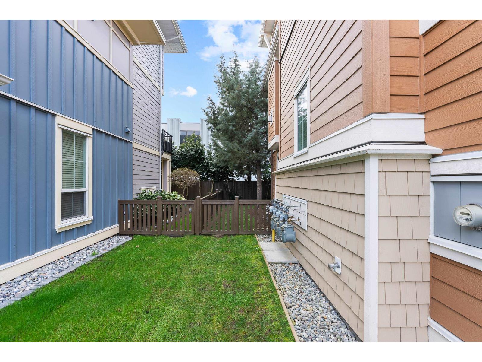 4 45290 SOOWAHLIE CRESCENT, Garrison Crossing, Chilliwack