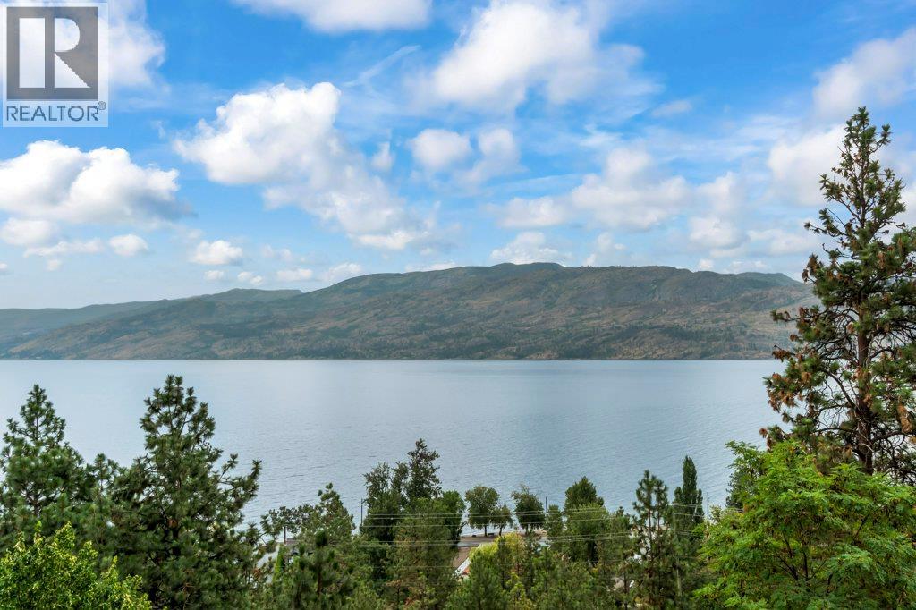 3949 Desert Pines Avenue, Peachland