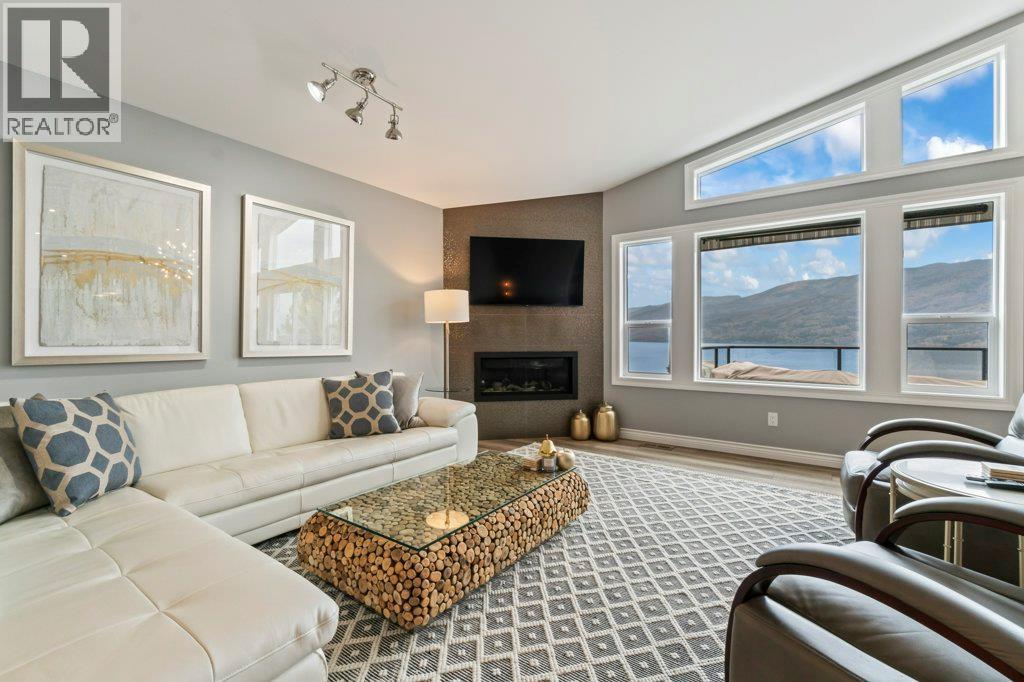 3949 Desert Pines Avenue, Peachland