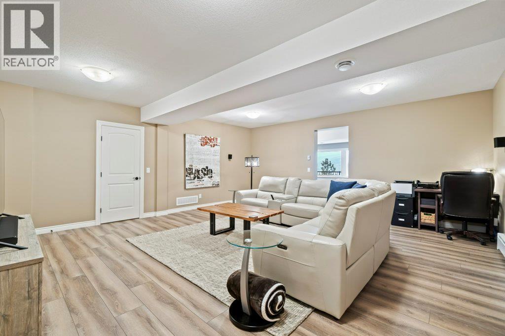 3949 Desert Pines Avenue, Peachland