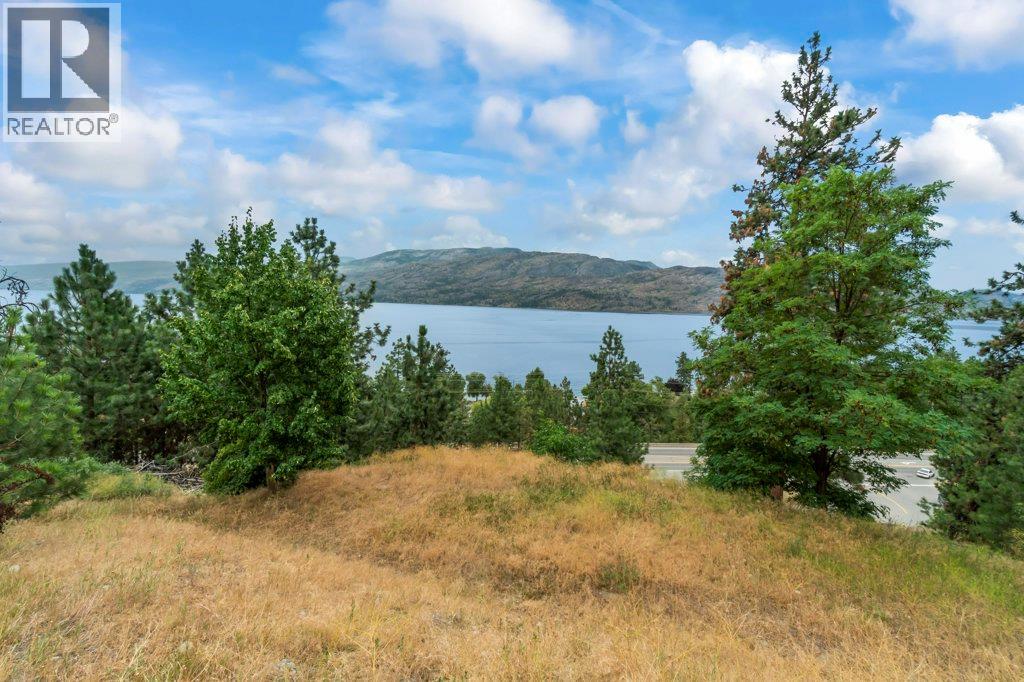 3949 Desert Pines Avenue, Peachland