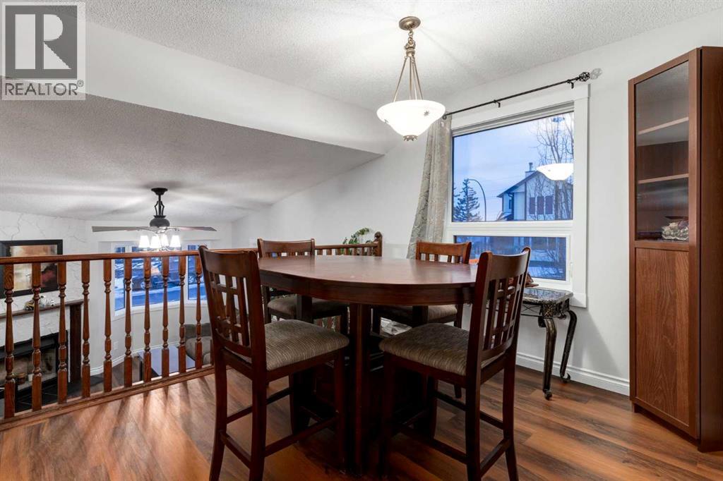 Single Family House 3 Level for Sale in  BEDFIELD Close NE Beddington Heights Calgary 