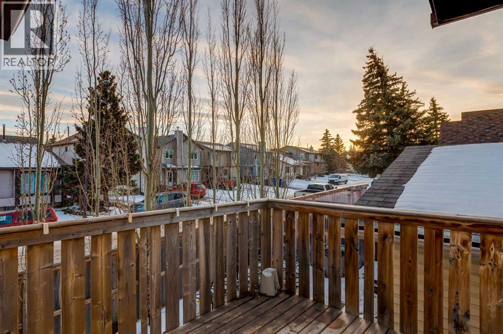 Single Family House 3 Level for Sale in  BEDFIELD Close NE Beddington Heights Calgary 