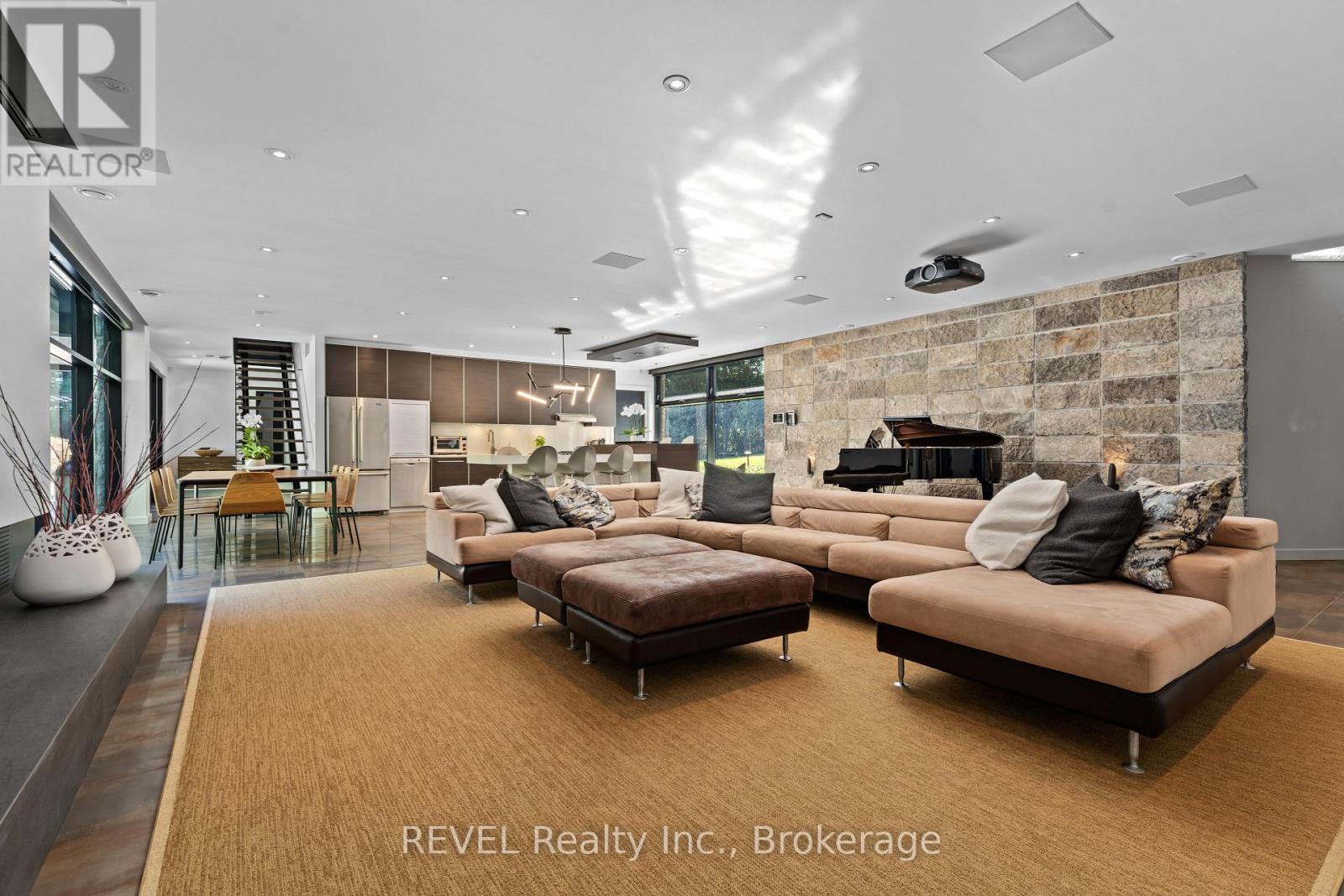250 CANBORO ROAD - 32