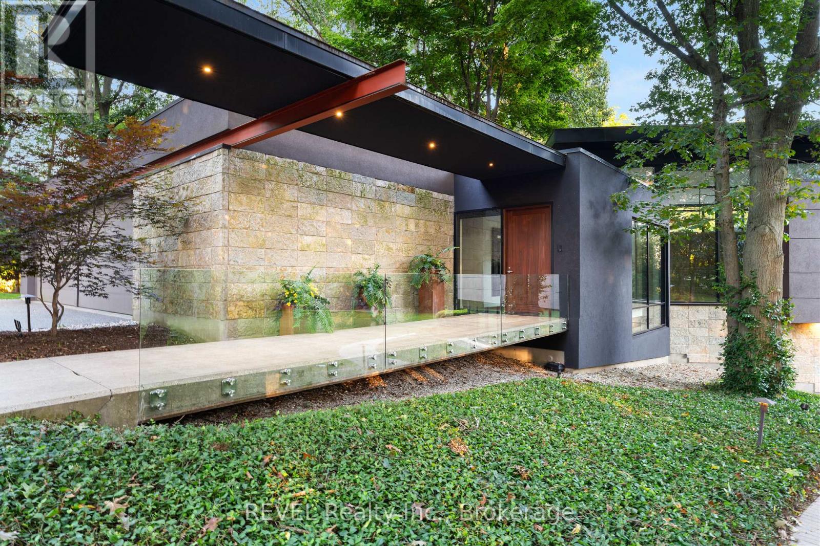 250 CANBORO ROAD - 8