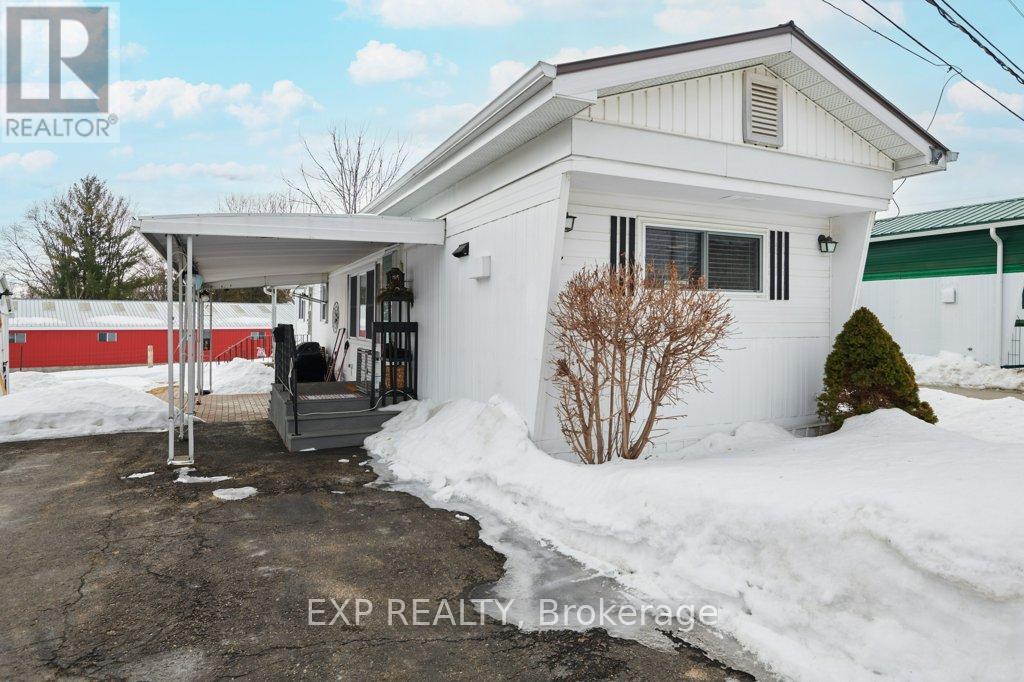 #7 1871 OXFORD AVENUE - 1
