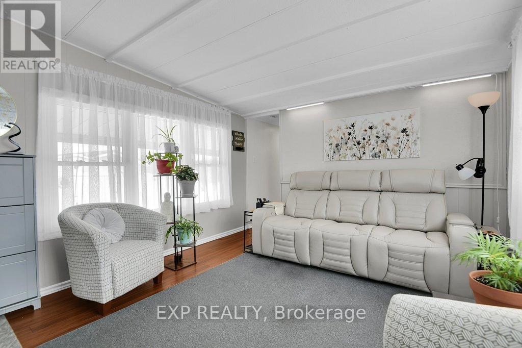 #7 1871 OXFORD AVENUE - 12