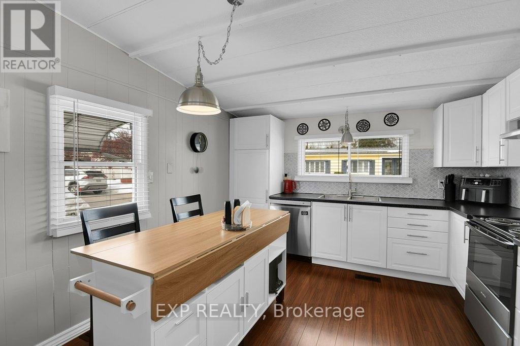 #7 1871 OXFORD AVENUE - 13