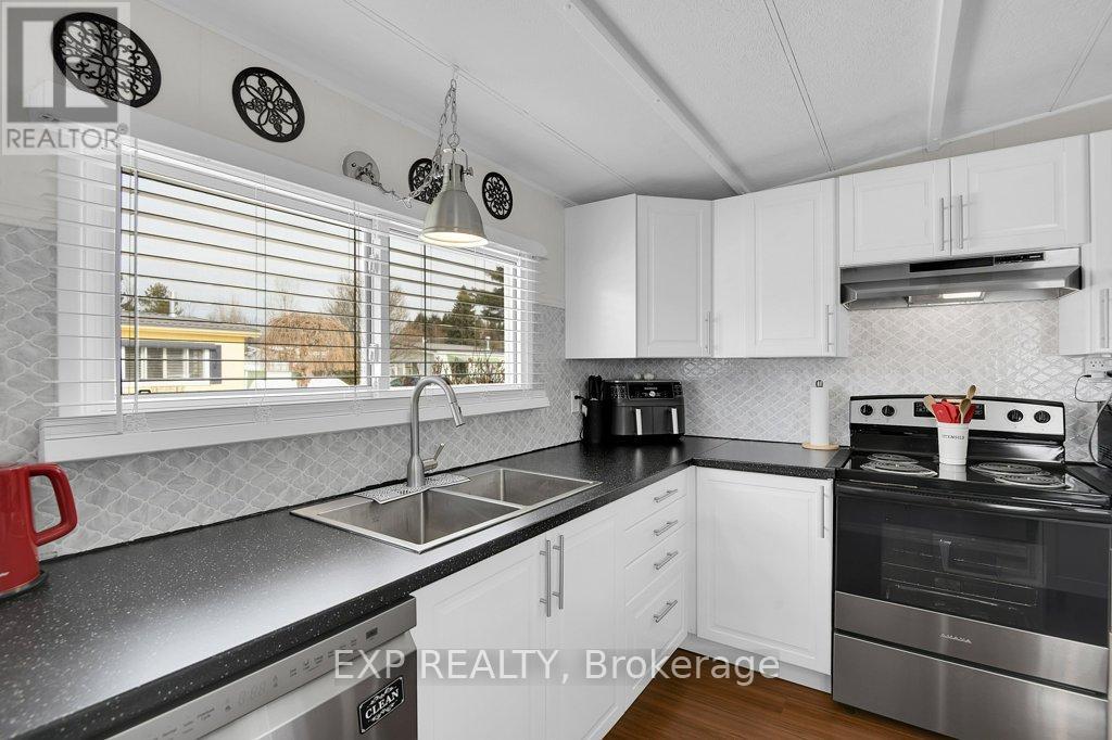 #7 1871 OXFORD AVENUE - 15