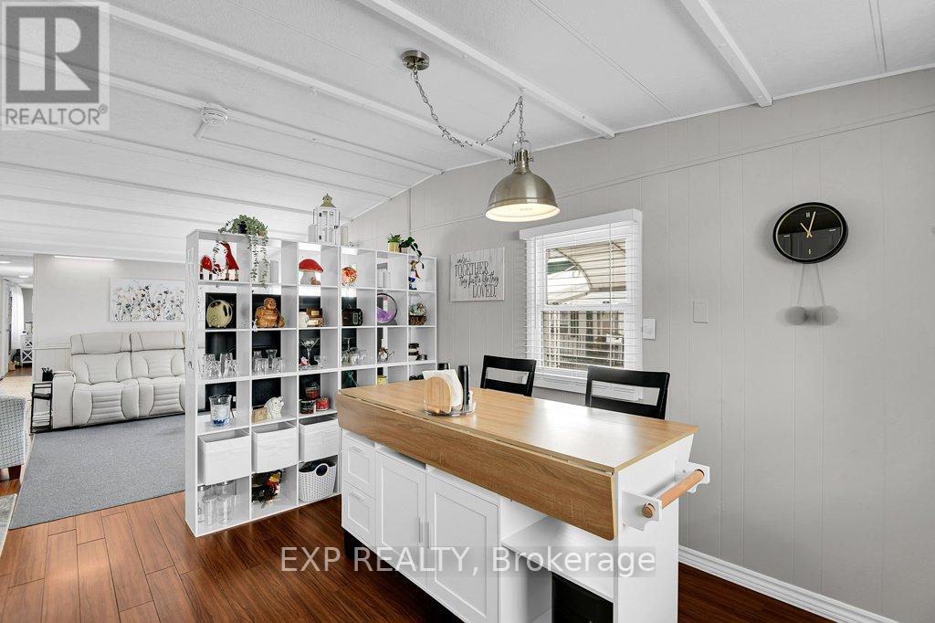 #7 1871 OXFORD AVENUE - 17
